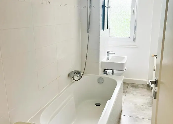 Moeblierte Monteurwohnung Bei Leipzig شقة Neukieritzsch